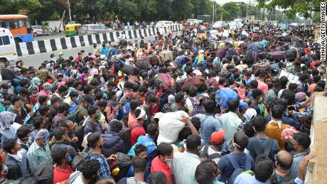 Migrant workers waiting to get on the bus during the locking of the coronavirus in Bengaluru on May 23, 2020.  