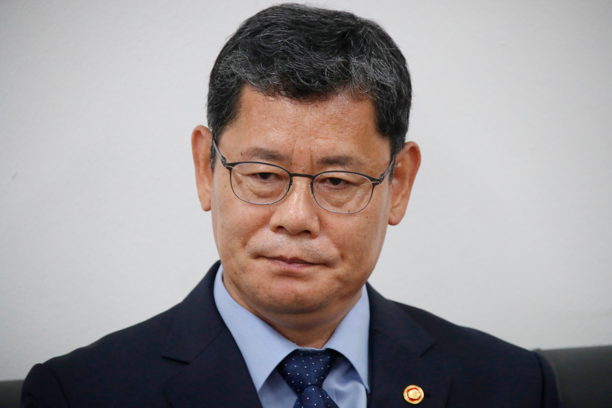 South Korea's unification minister resigns when Korean tensions rise