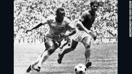 Pelé dribbled past Italian defender Tarcisio Burgnich, who then praised the Brazilian star.
