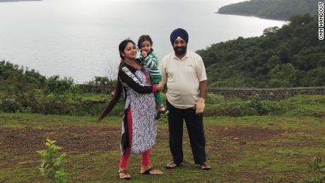Lakhjeet Singh, 68, tested positive for Covid-19 but could not find a hospital to accept it. He took a picture with his daughter and grandchildren.