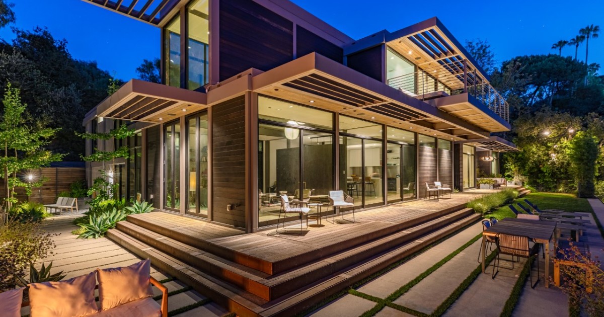 Will Arnett registered a hybrid prefab house in Beverly Hills