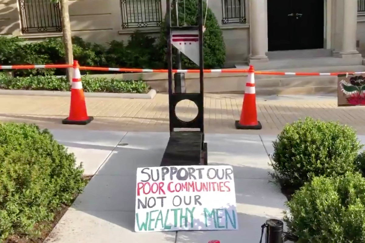 Protesters installed guillotines in front of Jeff Bezos's home in DC