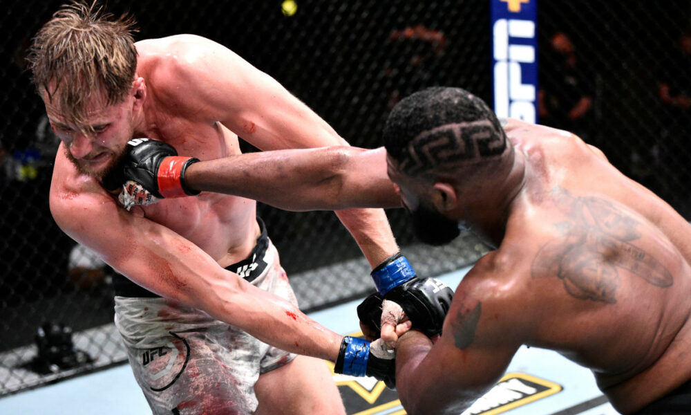 Curtis Blaydes defeated Alexander Volkov for the fourth consecutive UFC