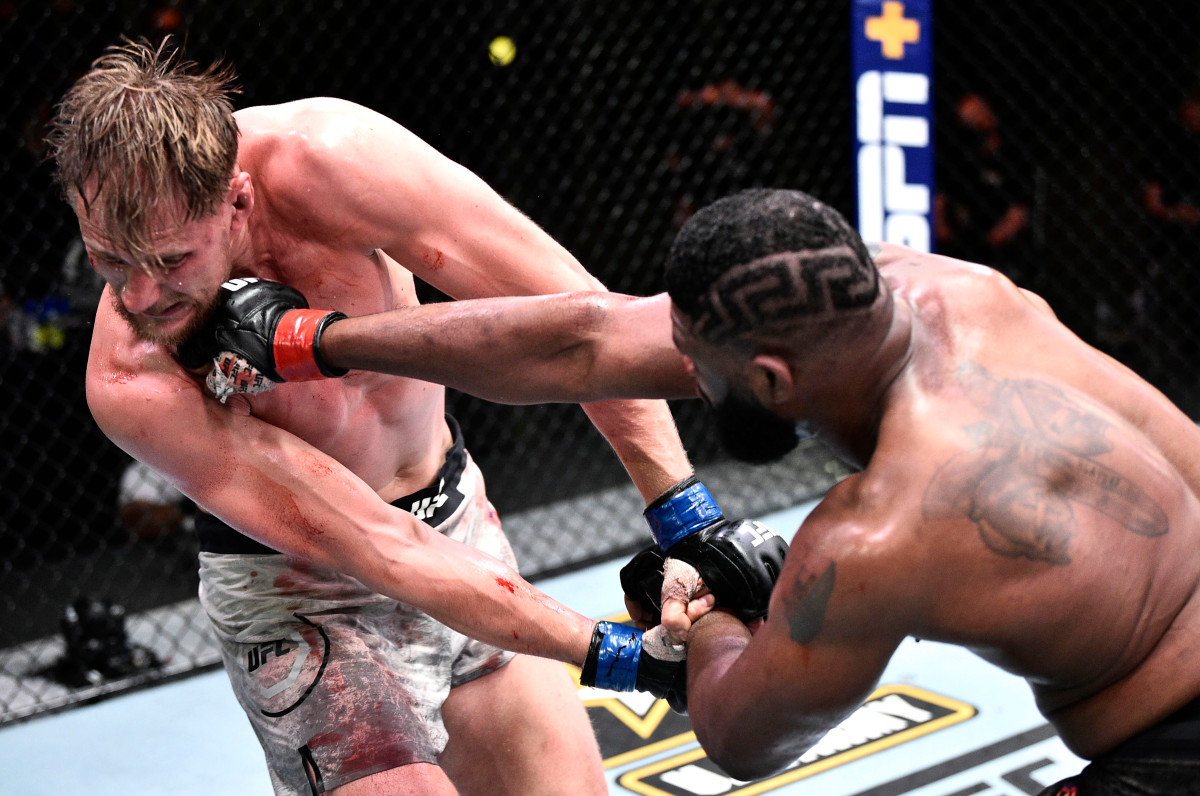 Curtis Blaydes defeated Alexander Volkov for the fourth consecutive UFC victory