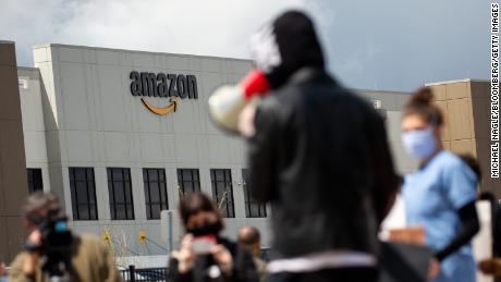 VP Amazon said he quit because of the company's confidential reporter & # 39;