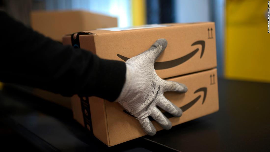 Amazon's internal memo shows how close the coronavirus data is tracking in the warehouse