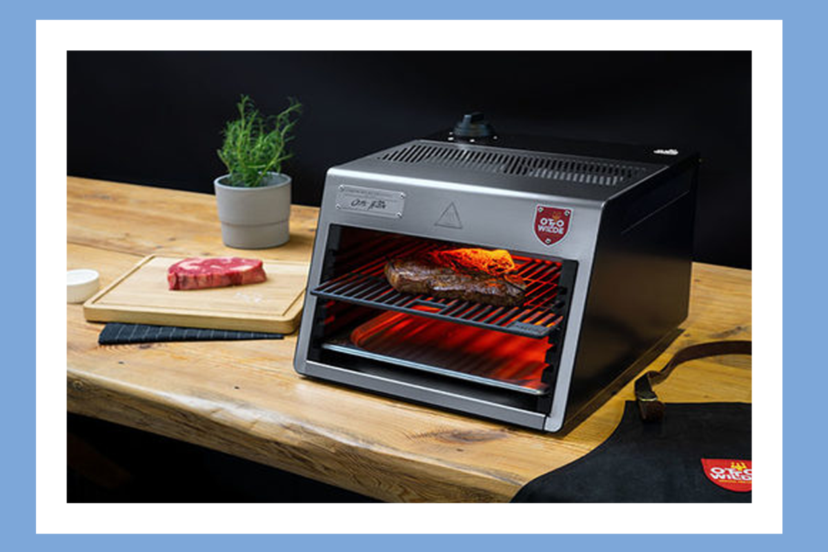 This professional grill is sold at a discount of more than 40% right in the summer