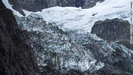 Resort evacuated over fears of Mont Blanc glacier collapse