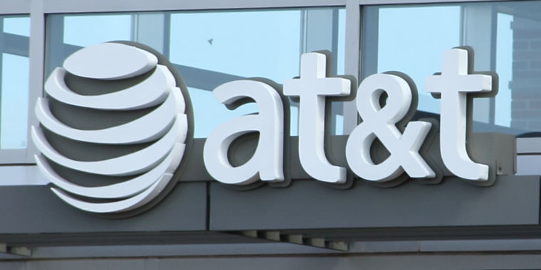 AT&T reportedly trying to sell DirecTV after massive customer losses