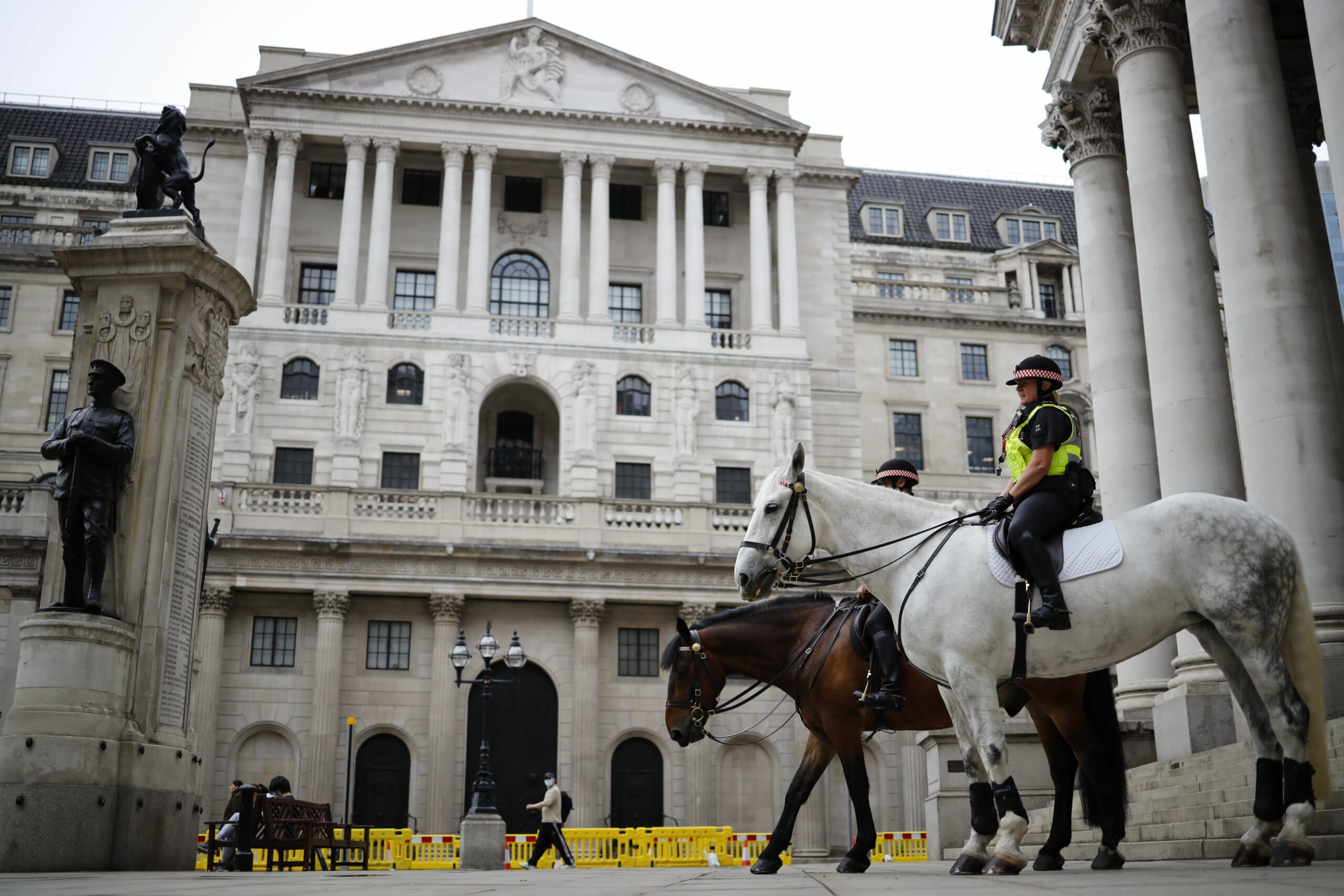 Bank of England holds rates steady and maintains bond buying levels