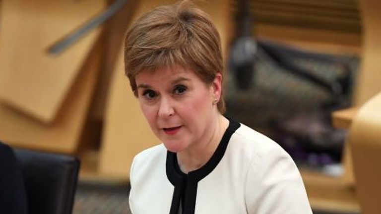 Nicola Sturgeon announces stricter measures against Glasgow and its surroundings