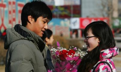China changes policy to allow 3 children per couple - Época Negócios