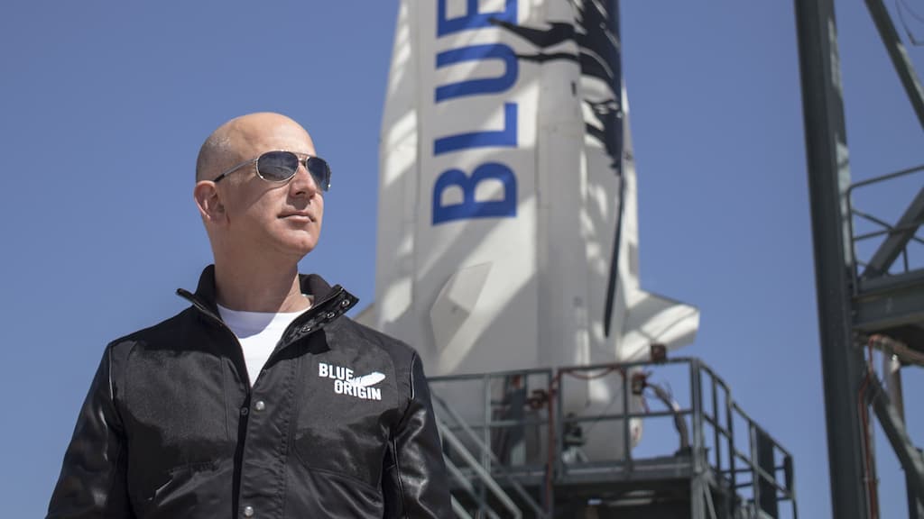 Jeff Bezos vai ao espaço e há uma petição para ficar lá