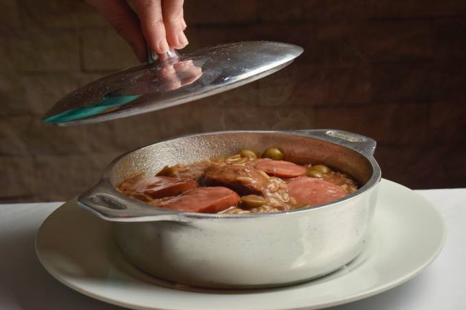 Portuguese classics: learn how to cook the famous duck rice at Gajos d'Ouro