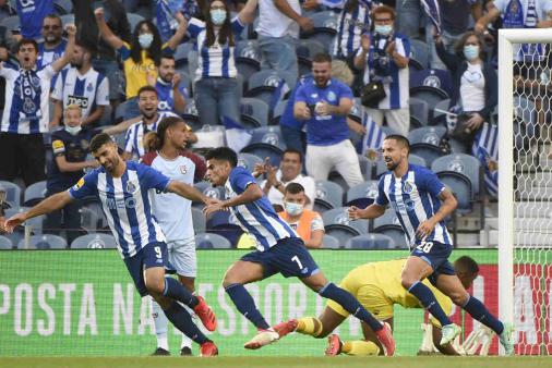 In a quiet debut in the Portuguese championship, Porto beat Belenensis;  Pepe, formerly of Gremiu, plays in the first game