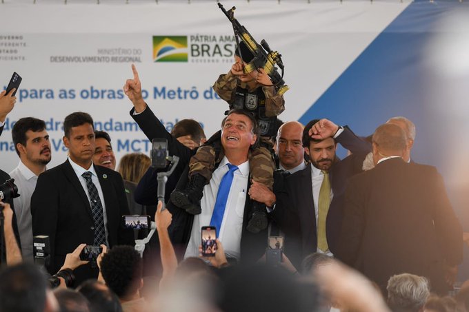 UN condemns the use of children in military uniform at a political event in Bolsonaro