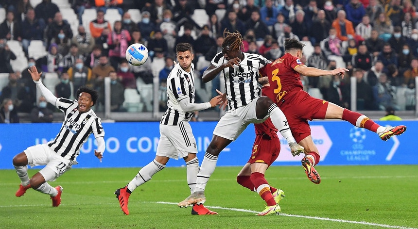 Juventus beat Roma against coaches Jose Mourinho and Rui Patricio