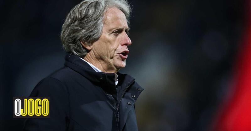 Jorge Jesus listens to Flamengo after a classic game with FC Porto