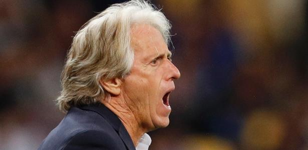 The newspaper highlights the "tight rope" in the relationship between Jorge Jesus and Benfica