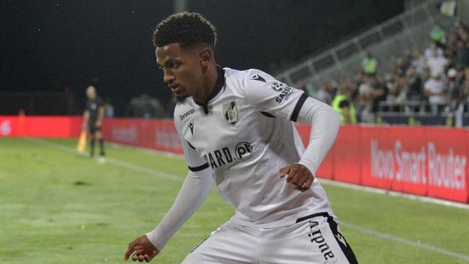 BALL - Leao's climb stopped by Marcus Edwards (Sporting)