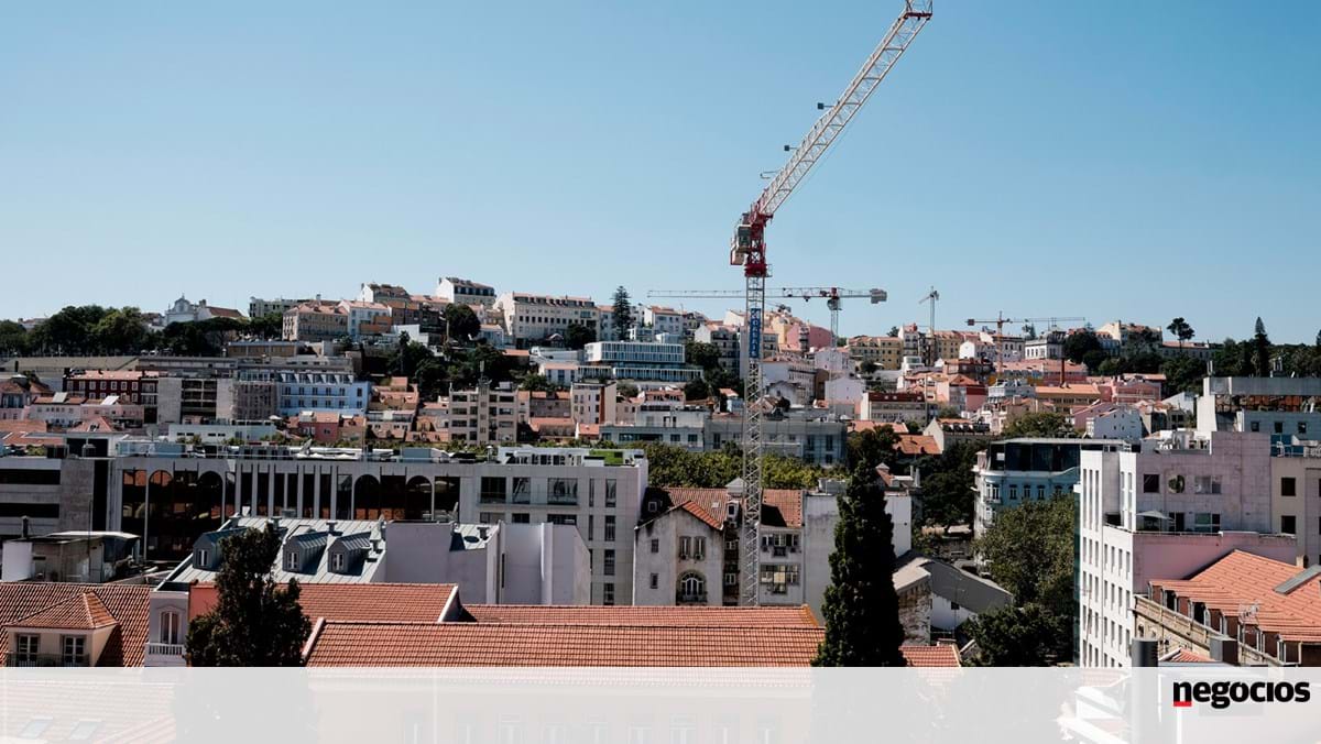 There are fewer and fewer houses for sale in Portugal.  Spot Price Increase - Real Estate