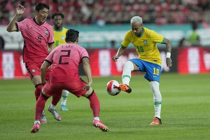 BALL - Follow Paulo Bento's Brazil test to the minute (International)