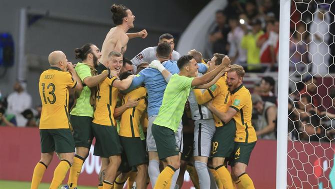 BALL - Australia beat Peru in dramatic fashion and are in the World Cup!  (World Cup 2022)