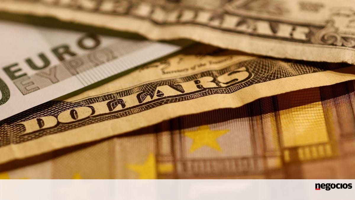 Official: euro reaches parity against dollar - Markets