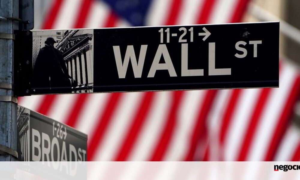 The Fed is adding fuel to the fire of Wall Street fears.  Nasdaq avoids fall - Stock Exchange