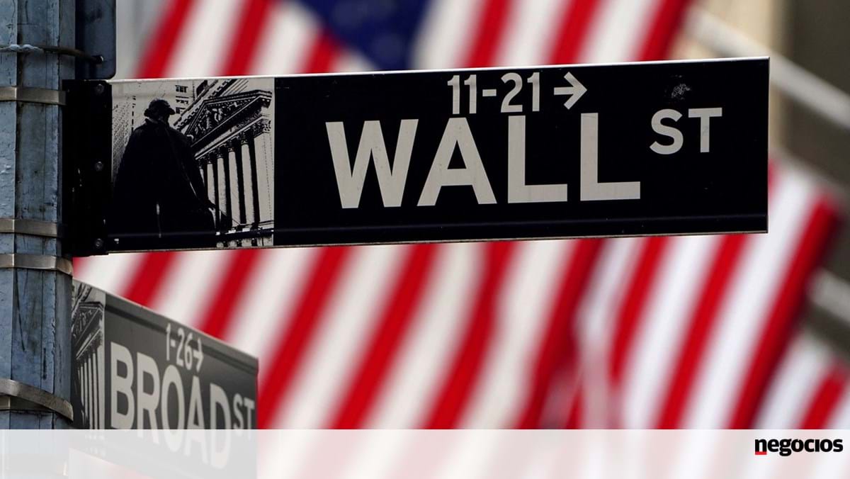 The Fed is adding fuel to the fire of Wall Street fears.  Nasdaq avoids fall - Stock Exchange