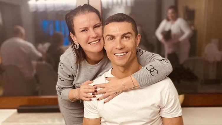 Ronaldo "away from the team" and "dine alone"?  Elma Aveiro reacts to statements