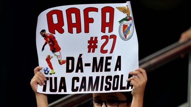 And BOLA - End of begging posters?  Game jerseys up for auction (Benfica)