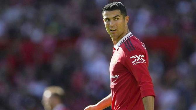 BALL - Cristiano Ronaldo on the bench against Liverpool (Manchester United)
