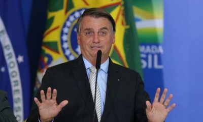 Bolsonaro attacks on cards for democracy