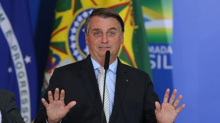 Bolsonaro attacks on cards for democracy
