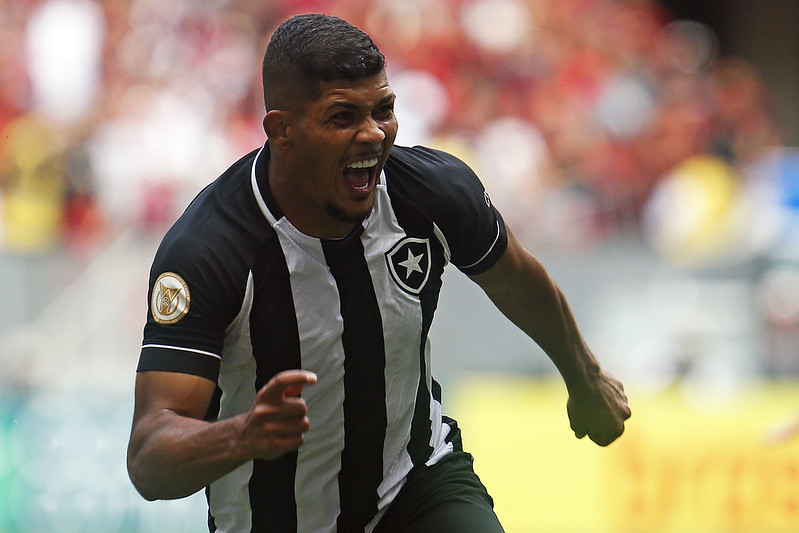 Erison, do Botafogo, contra o Flamengo