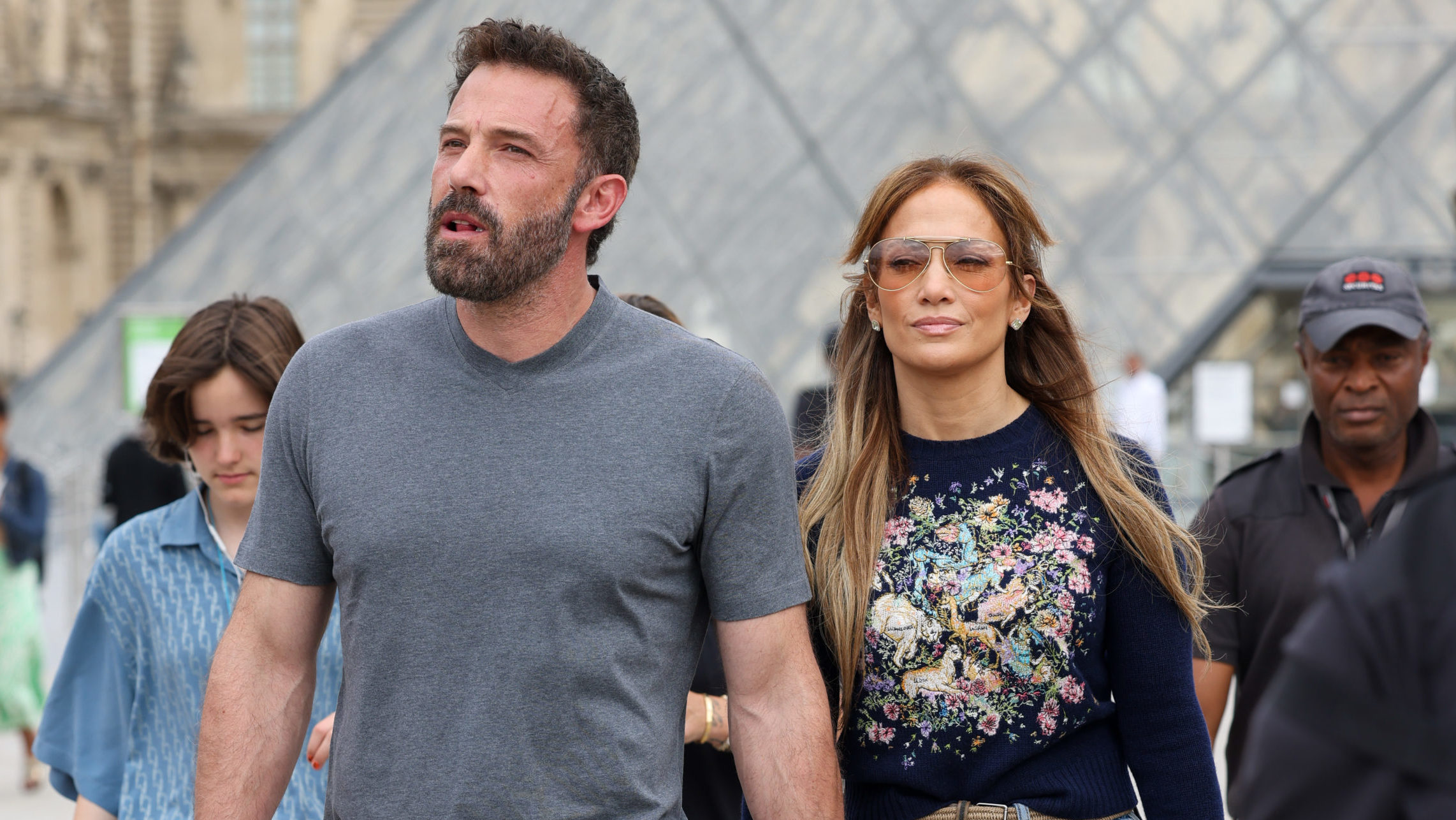 Split up?  Three weeks after their wedding, Jennifer Lopez and Ben Affleck decided to "leave".