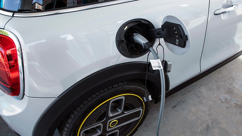 Incentives and benefits of choosing an electric vehicle