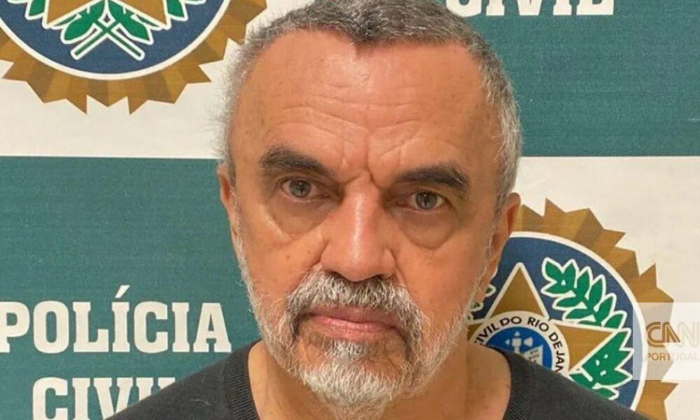 José Dumont is arrested for child pornography.  The Brazilian actor was caught with hundreds of photos and videos on his mobile phone and computer.