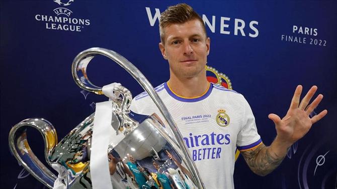 BALL - Kroos reacted with irony to Manchester City's choice of club of the year (GOLDEN BALL)