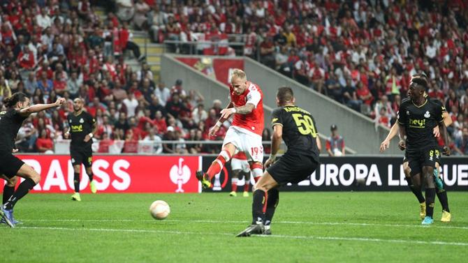 BOLA - SC Braga won, but lost at home with St. Petersburg.  Giloise (see goals) (Europa League)