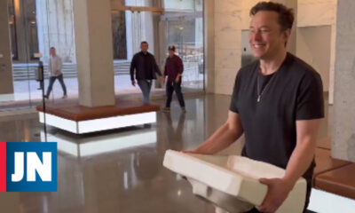Elon Musk walked into Twitter headquarters with a sink