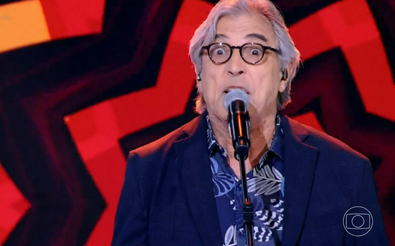 Ivan Lins improvises in Caldeirão with Mion, and the network sees a political message