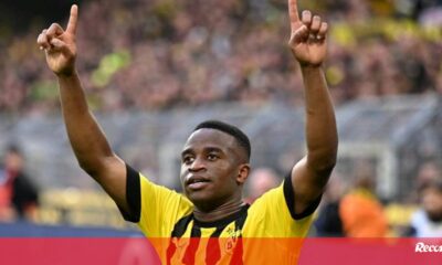 Young Dortmund star wants to kick his parents out of the house - Borussia Dortmund