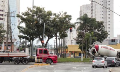 the city receives four traffic lights at one point in the center
