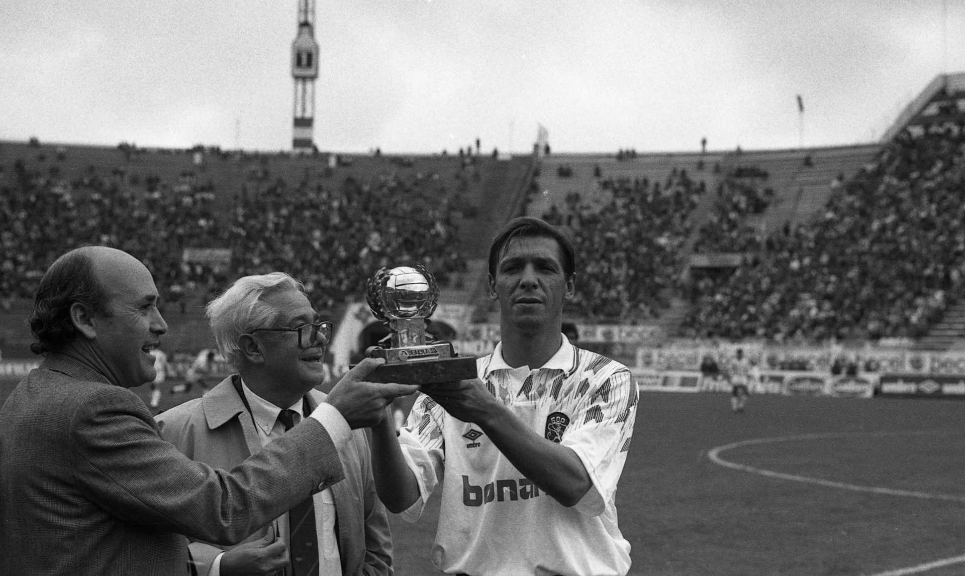 Fernando Gomez receives the Ballon d'Or in 1990 while playing for Sporting.