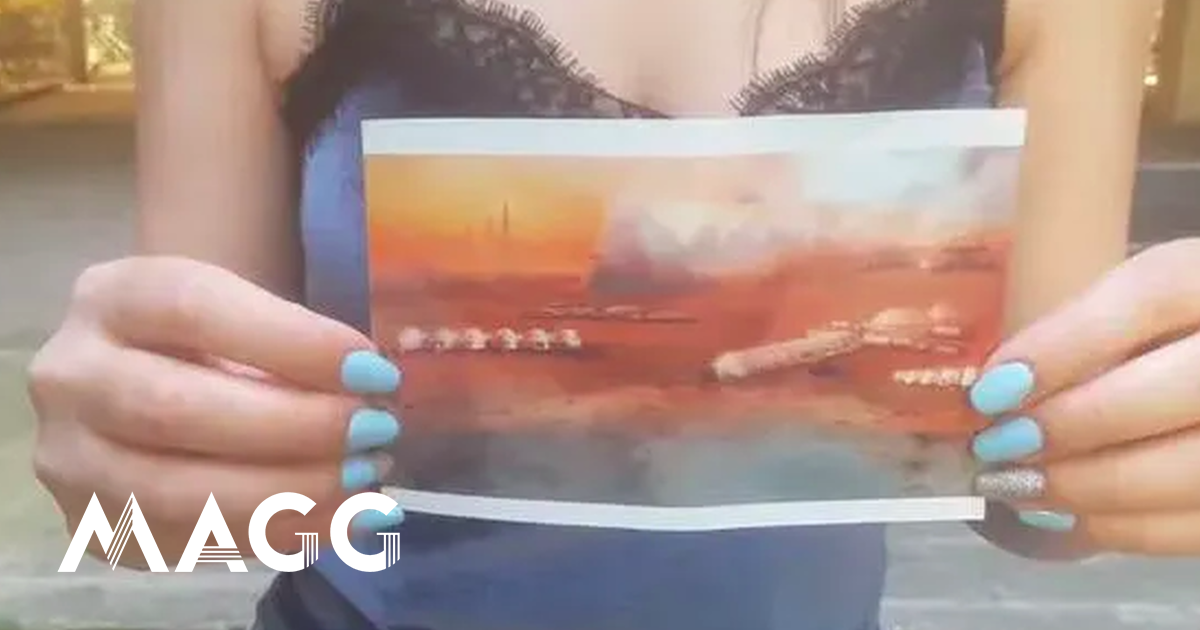 A woman swears that she came from 3812, shows a photo she brought from the future, and tells what life is like on Mars