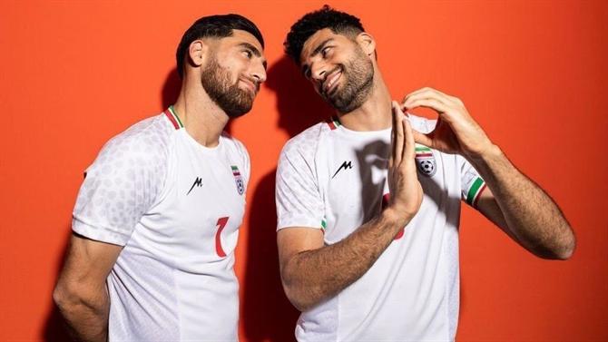 BALL - Taremi and teammates under fire (Iran)