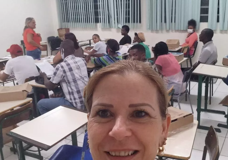 Teacher teaches Portuguese for free to immigrant job seekers in Brazil