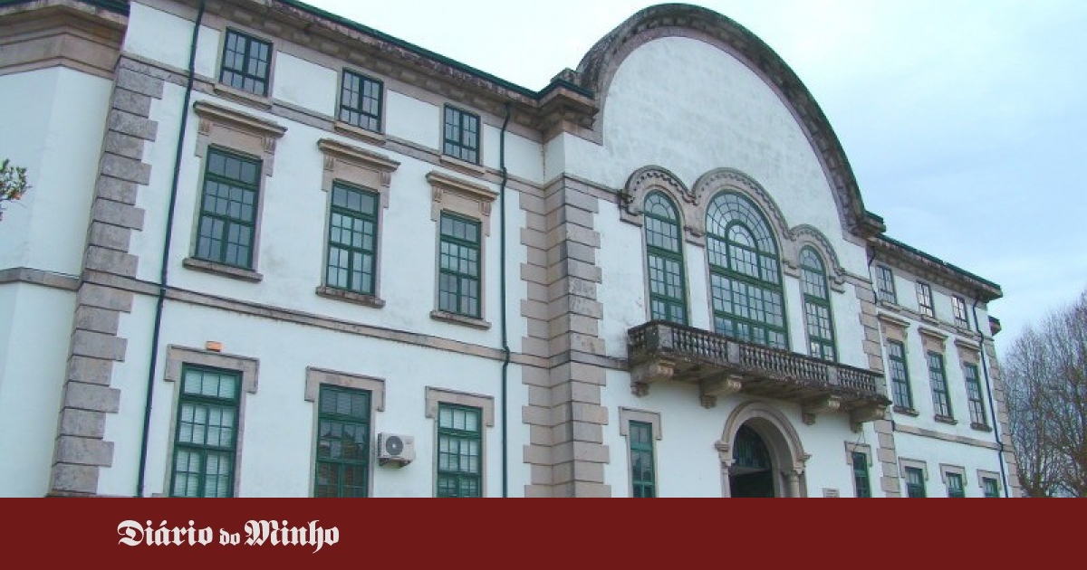 Walesa wants to buy the former Portuguese college for 1.6 million euros